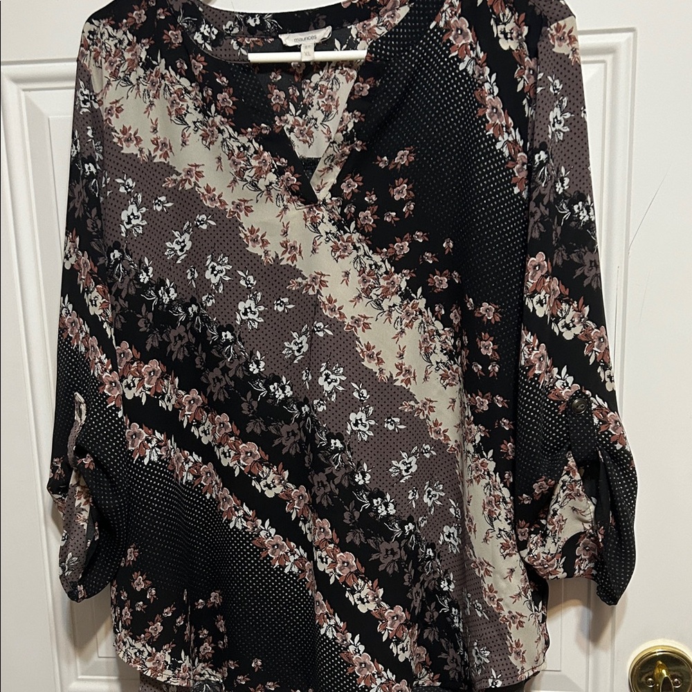 Floral Patterned Women's Top - Picture 8 of 9